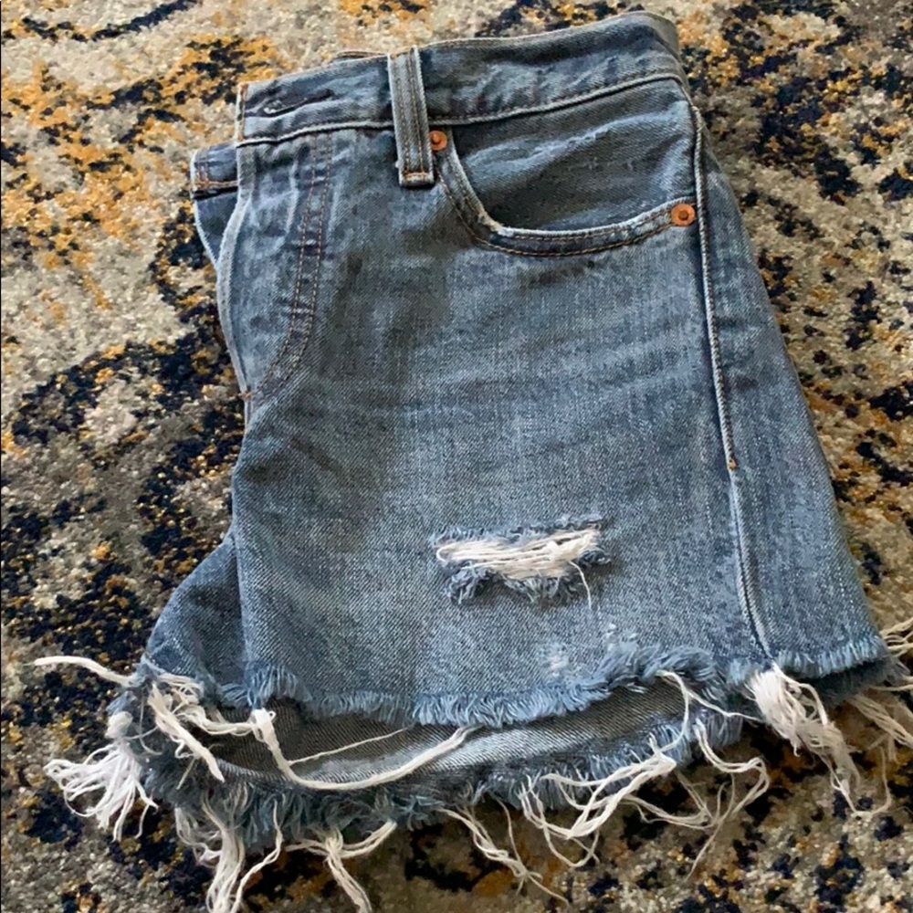 !Levi Wedgie Shorts size 26!